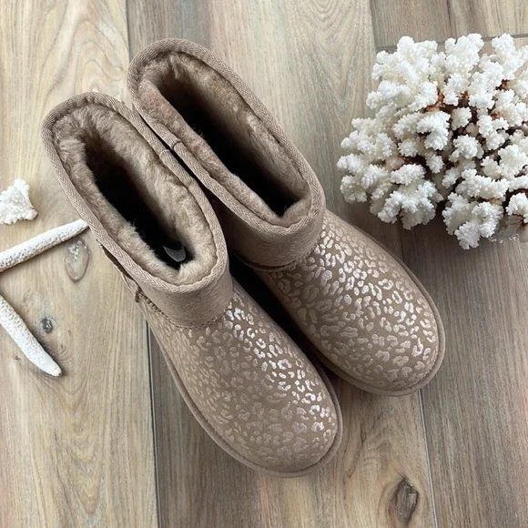 🌴🔆UGG- BROWN CLASSIC SHORT SNOW LEOPARD BOOTS🔆🌴 - Picture 14 of 16